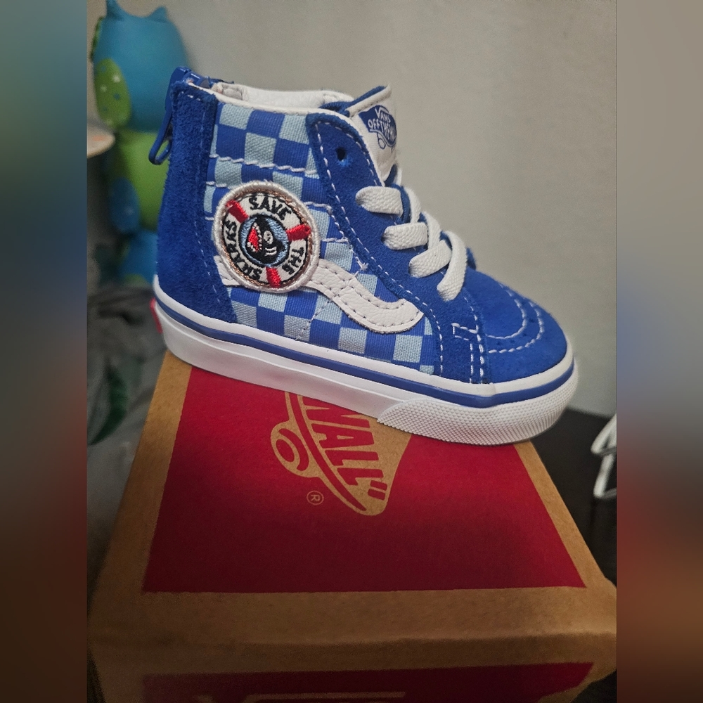 Boys sneakers